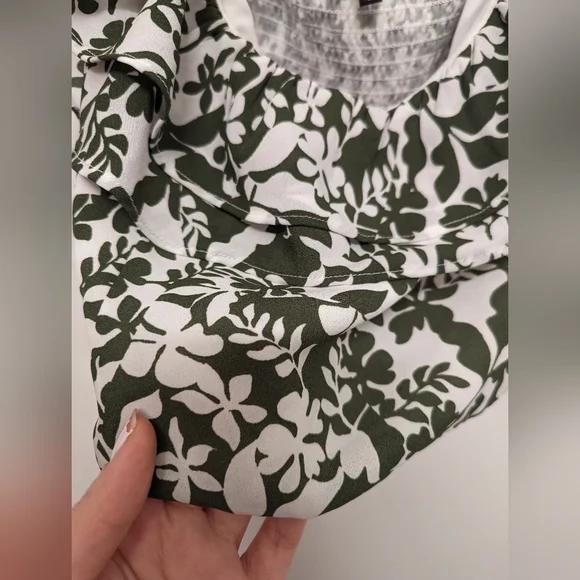 Dynamite Short sleeve ruffle sweetheart top - Picture 7 of 7